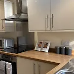 2 Bd House, Near City Center