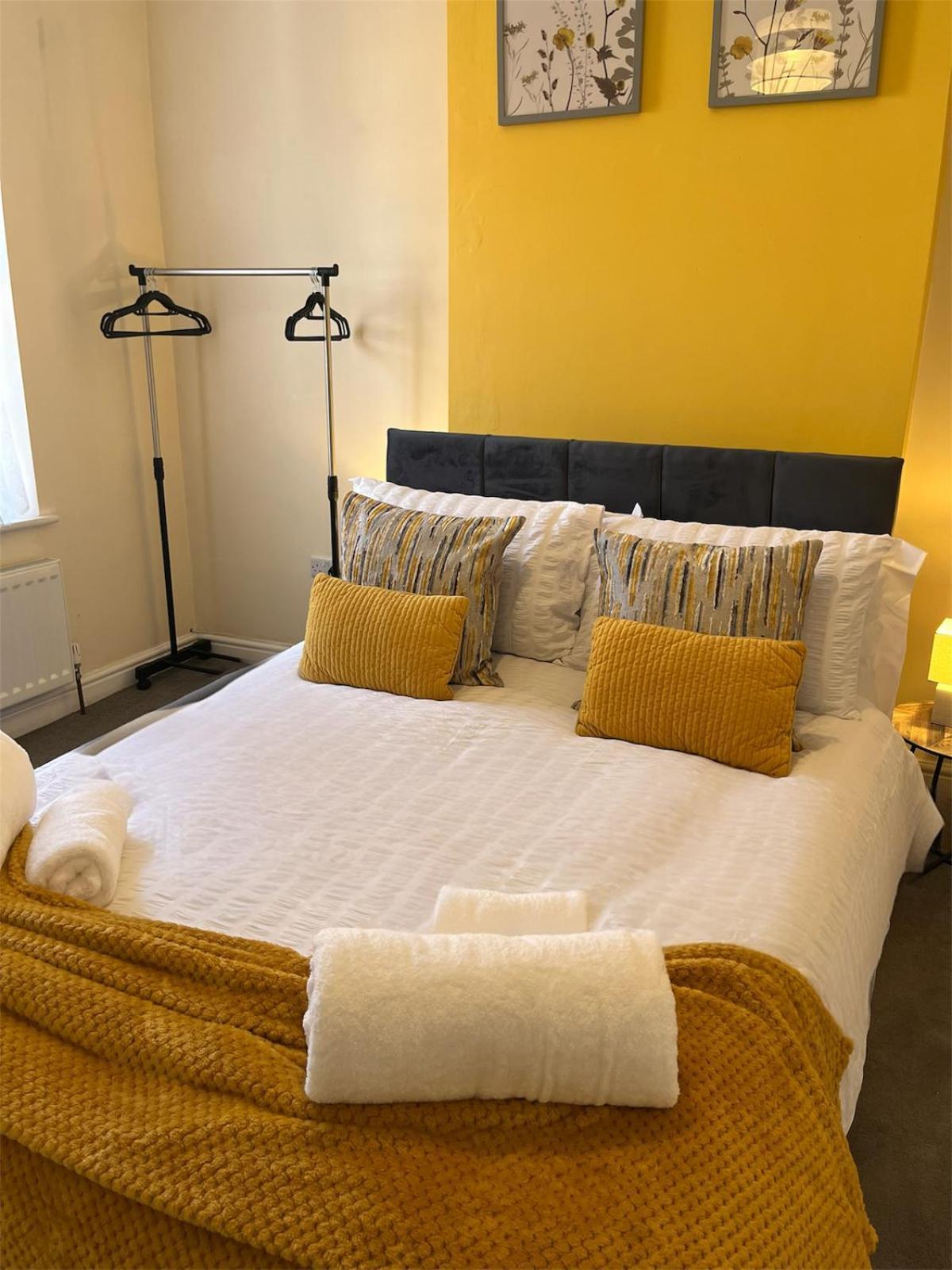 2 Bd House, Near Center Holiday home *
